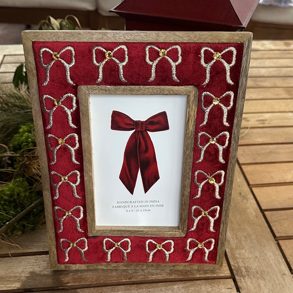 Made in India wooden velvet beaded bow 4” x 6” picture frame
